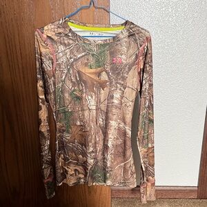 Under Armour Small Women’s Long Sleeve Camo Shirt - Brown and Green
